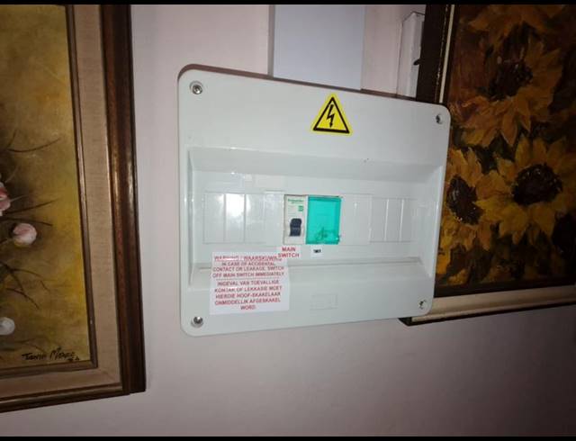 3 BEDROOM TOWNHOUSE FOR SALE IN ROOIHUISKRAAL NORTH